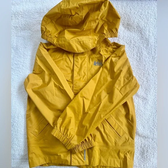 REI Kids 4T Mustard yellow Raincoat with reflective details barely used - Picture 2 of 5